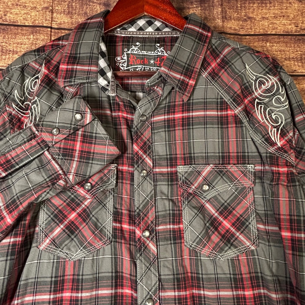 Wrangler Rock 47 Mens XL Red Grey Plaid Western Snap Shirt Embroidered